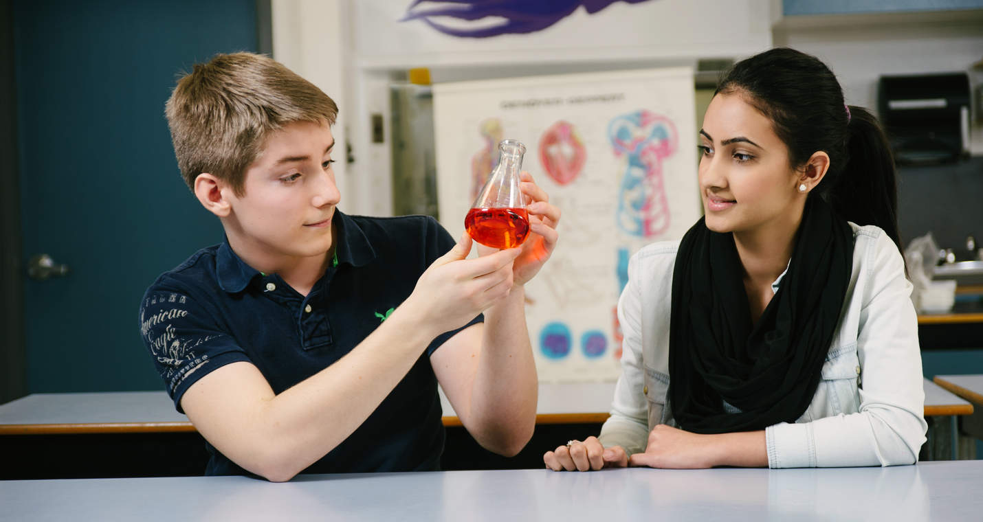 Abbotsford-students-quemistry