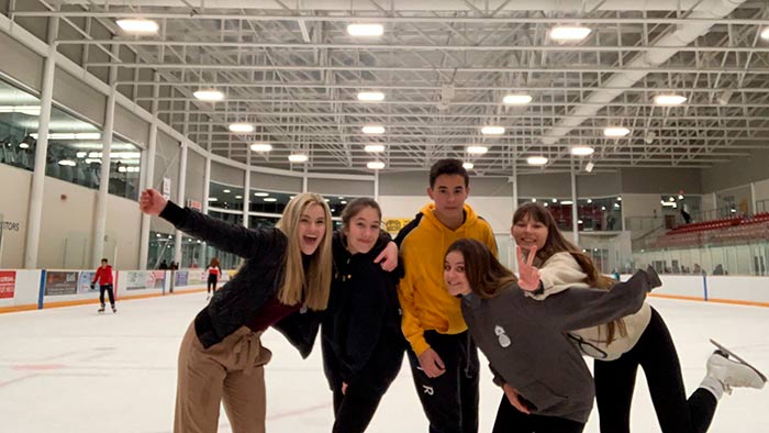 AÑO ESCOLAR EN SIMCOE ONTARIO