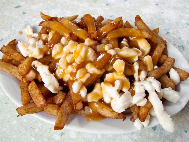 Poutine canada comida tipica